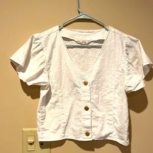 Women’s white shirt sleeve